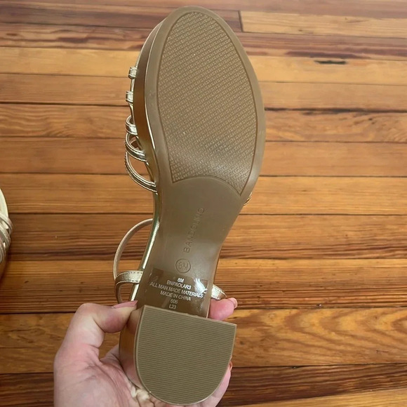 Bandolino Paolar Classic Metallic Gold Strappy Platform Block Heels - Size 8 - Picture 10 of 11
